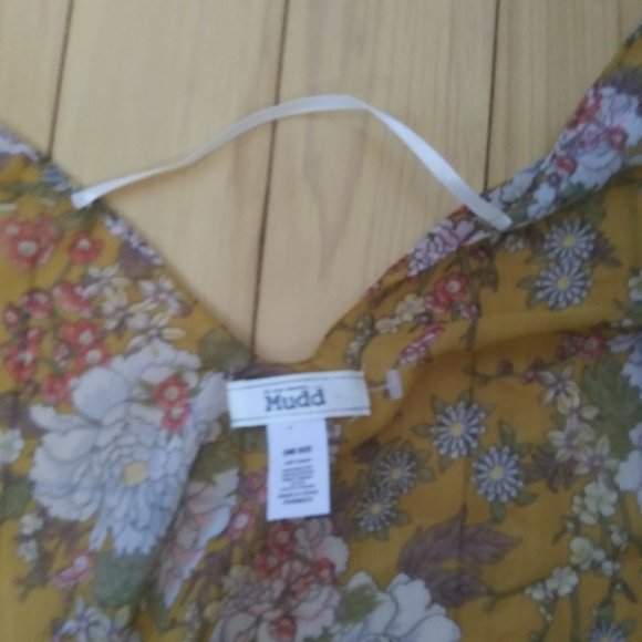 NWOT beautiful floral sheer cover up by Mudd - Picture 4 of 11